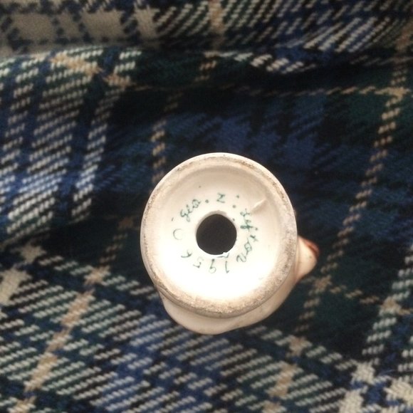 Vintage ceramic owl with graduation hat and diploma - Picture 6 of 9